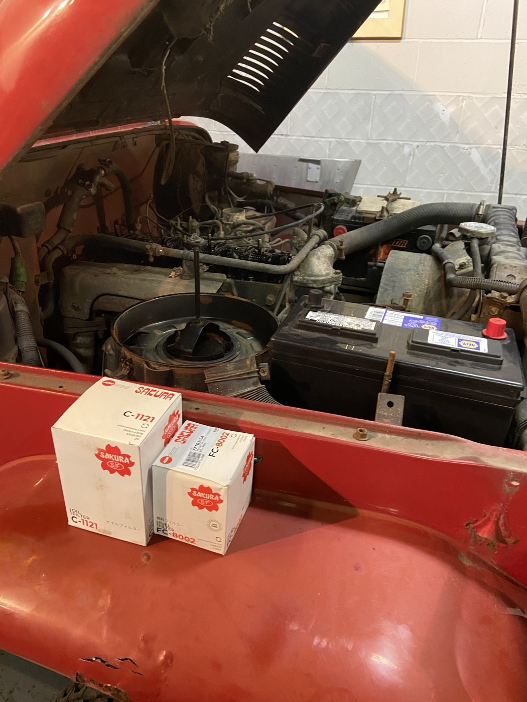New fuel and oil filters sitting on the fender of the BJ40
